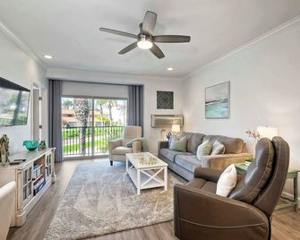 La Costa Gem - Condo for 3 - Carlsbad - Living room