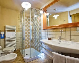 La Maison des Vignerons Chambres d'Hotes - Donnas - Badkamer