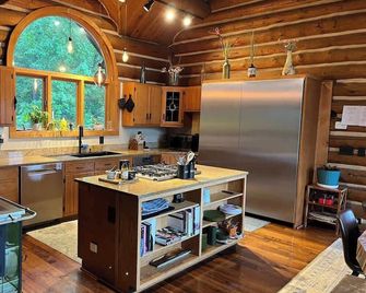 Vinewood Estate & Adventures - Charles Town - Kitchen