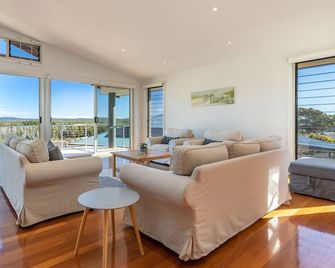 7 Calamas Place - Forster - Wohnzimmer