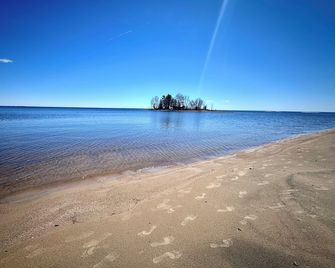 Auberge Eldo Inn - Blind River - Beach