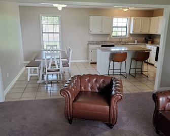 The Riverbend House - Blytheville - Kitchen