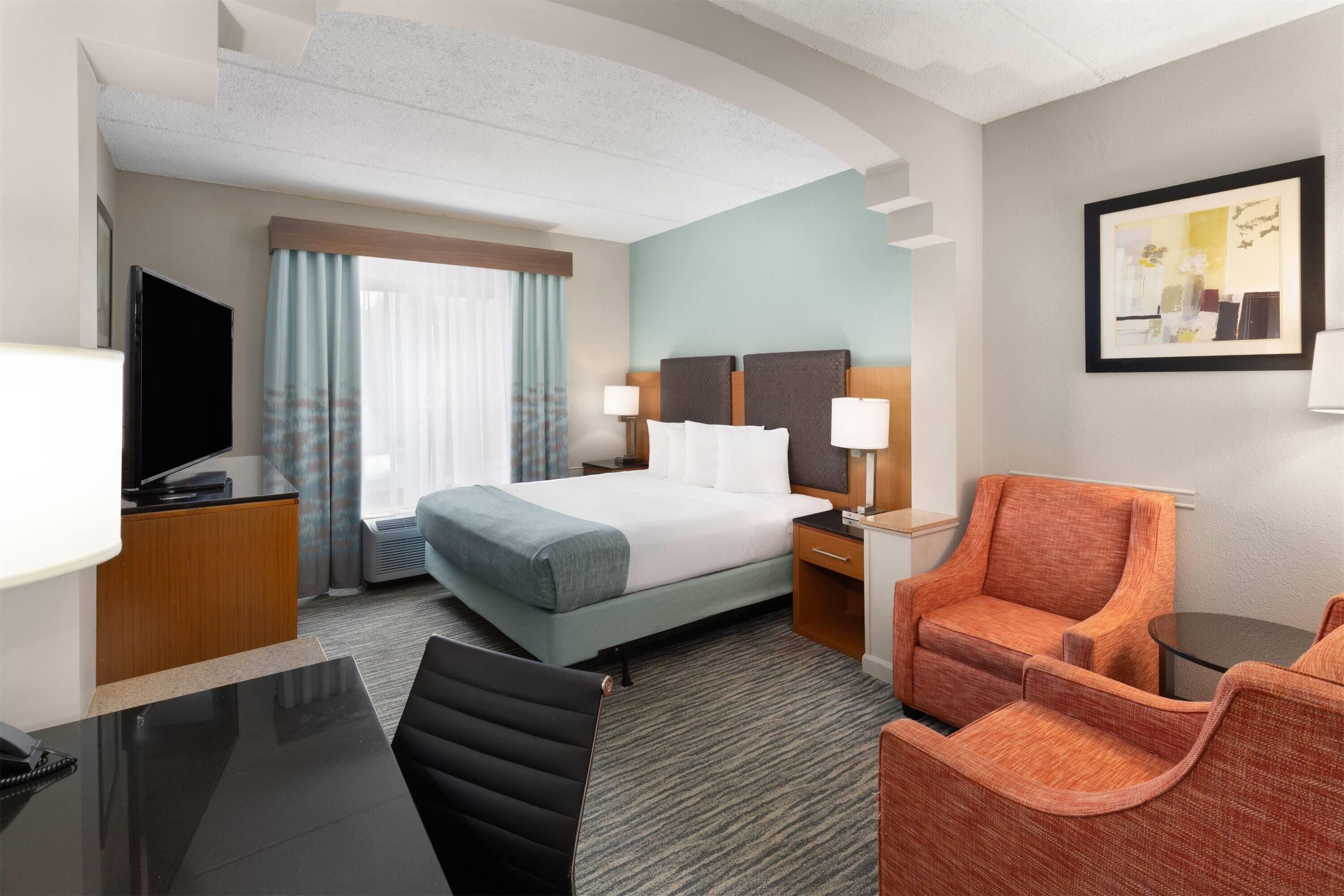 Wingate by Wyndham Greensboro/Coliseum thumbnail 2