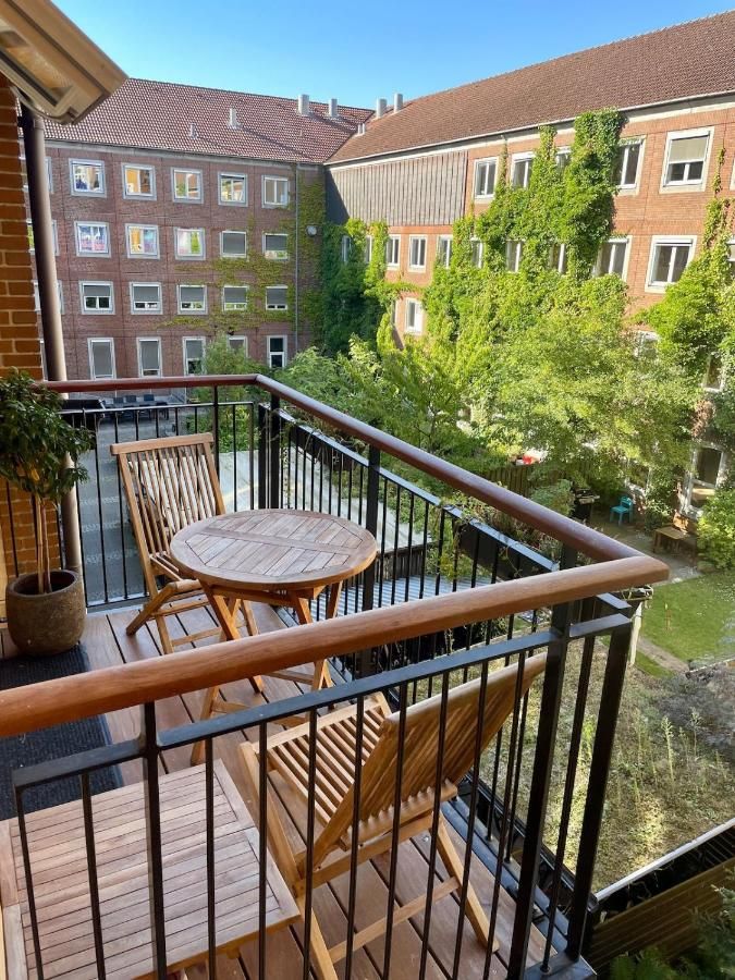 Stunning authentic renovated apt I Near Lakes & Metro – København