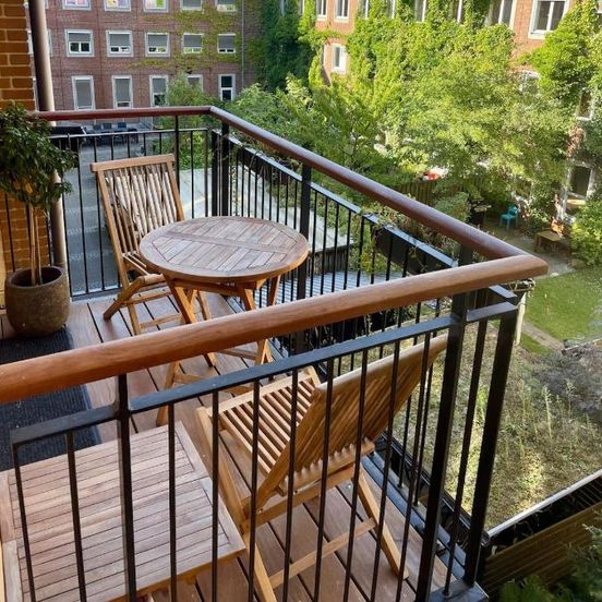 Stunning authentic renovated apt I Near Lakes & Metro – København