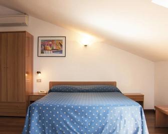 Hotel Ca' Serena - סירמיונה - חדר שינה