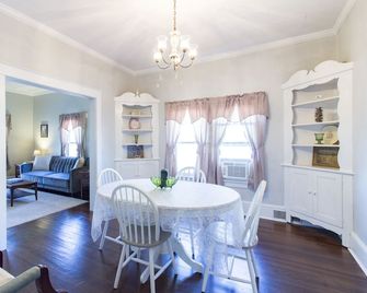 Bradley Cottage in the heart of 'Mayberry' - Mount Airy - Essbereich