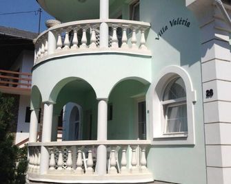 فيلا فاليريا - هيفيز - مبنى