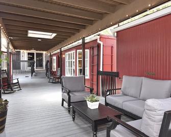 Napa Valley Railway Inn - Yountville - Patio