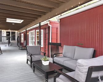 Napa Valley Railway Inn - Yountville - Patio