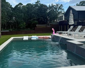 Charming 1-bedroom Bayfront cottage with dock access in Niceville - Niceville - Pool