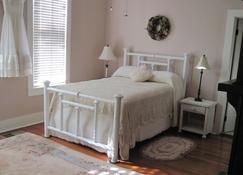 Older-home charm in small town close to all MS Delta attractions. - Merigold - Bedroom