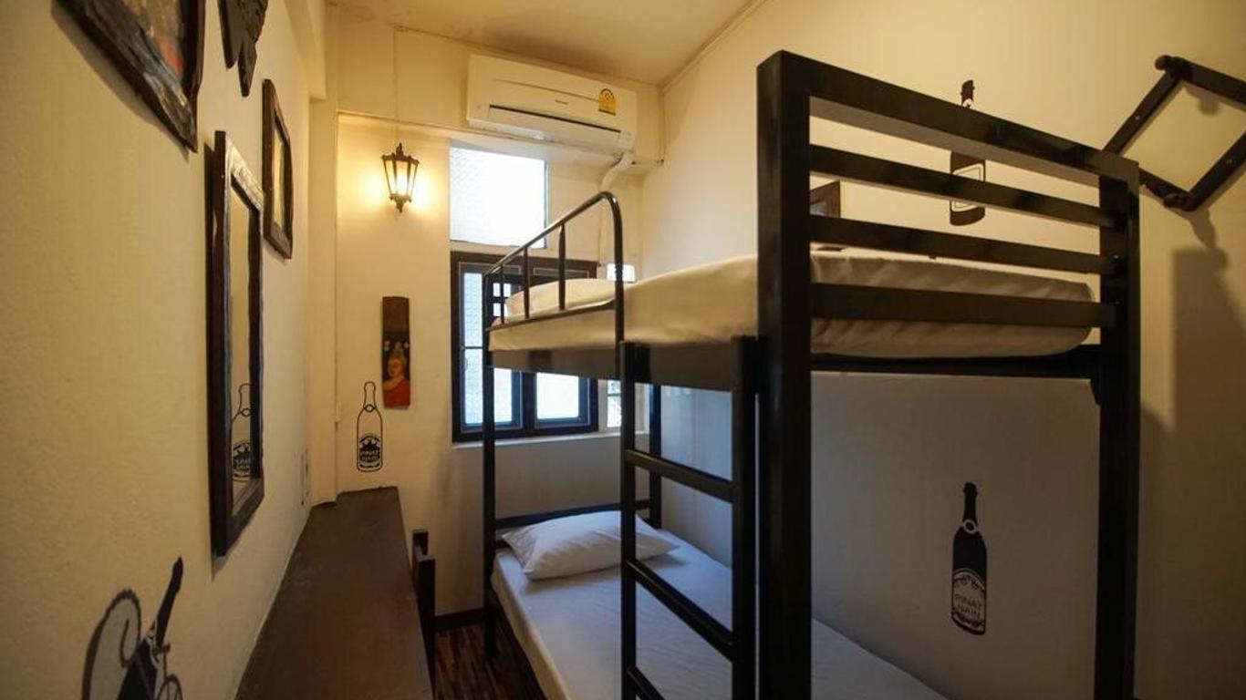 دي إم كيه هوستل دونمويانج إيربورت