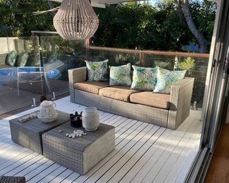 Close to Beach private house pool family pet friendly - Southport - Balcony