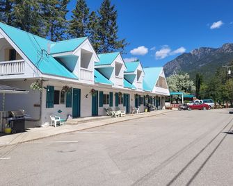 Apple Tree Inn - Radium Hot Springs