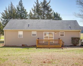 Tranquil Delmar Home about 7 Mi to Salisbury! - Delmar - Building