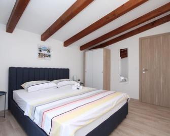 Apartments Eni - Rovinj - Yatak Odası