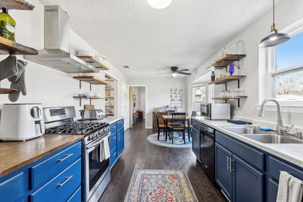 Cozy Pet-Friendly Retreat, Seasonal Pool & Fireplace, Sleeps 10 - Cleburne - Kuchyň