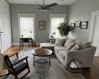 Historic Downtown Chillicothe 1840's Loft - Chillicothe - Wohnzimmer