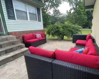 Lovely 3-bed 2 bath house with boat parking in charming Bainbridge - Bainbridge - Patio