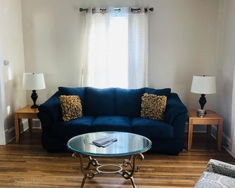 Victorian House in the heart of the Finger Lakes - Geneva - Living room