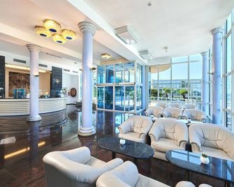 Hotel Gran Vista Plava Laguna - פורץ' - לובי