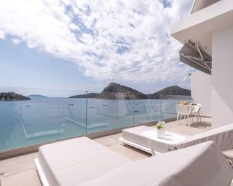 Nelly's Apartments - Tolo - Balcón