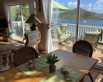 Seawing, a spectacular island villa, solar with battery back-up. - Сент-Джон - Балкон