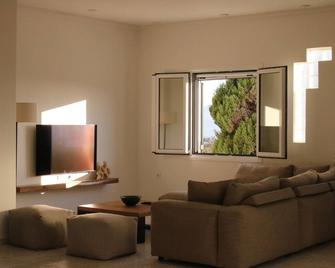 4-Bedroom Villa in Milos with a View of the Port located near the town of Adamas - Plaka
