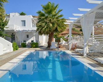 Alexandros Village - Adamantas - Piscina