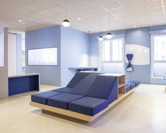 ibis Styles Toulon Centre Port - Toulon - Obývací pokoj