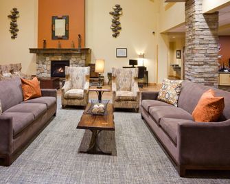 AmericInn by Wyndham Fargo Medical Center - Fargo - Living room