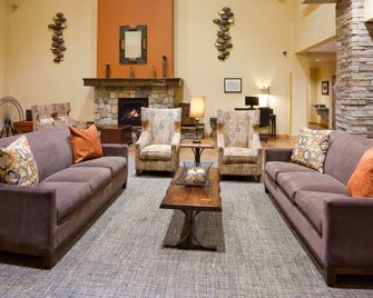 AmericInn by Wyndham Fargo Medical Center - פארגו - סלון