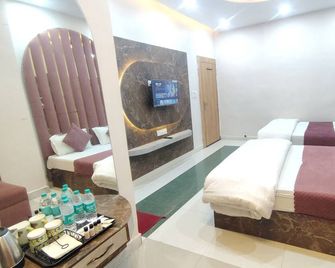Hotel Kesar - Sītāpur Mūāfi - Living room