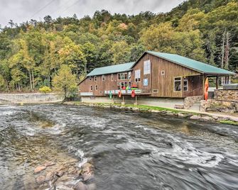 Near Hikes & River! Pet-Friendly Bryson City Haven - Bryson City - Outdoors view