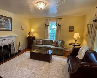 The Pirate House: A charming 3-bedroom cottage in historic Little Washington - Washington