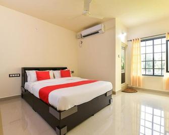 OYO 61727 Vr Lodge - Adoor - Bedroom