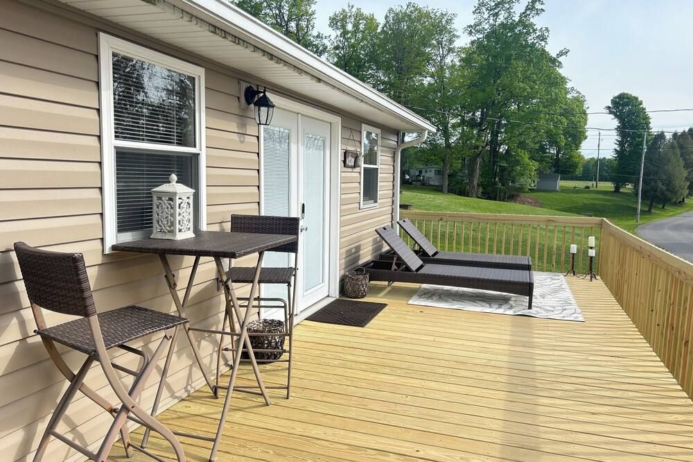 KnotRLake a cozy get-a-way with a lake view!