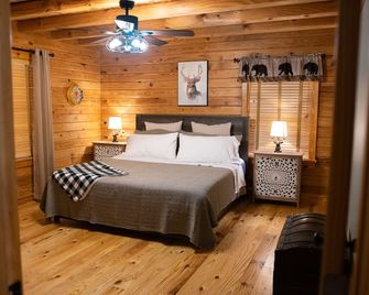Hidden Honey Hole Cabin - Jasper - Bedroom