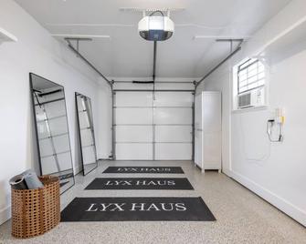 Designer Villa - Spacious, Modern Luxury Retreat close to SoCo and Downtown - Austin - Passadís