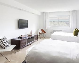 King Size Studio with Kitchenette, Steps Away from Bal Harbour Beach - Bal Harbour - Schlafzimmer