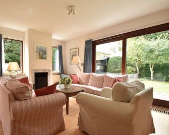 Holiday Home in Bergen aan Zee with Terrace - Bergen aan Zee - Wohnzimmer