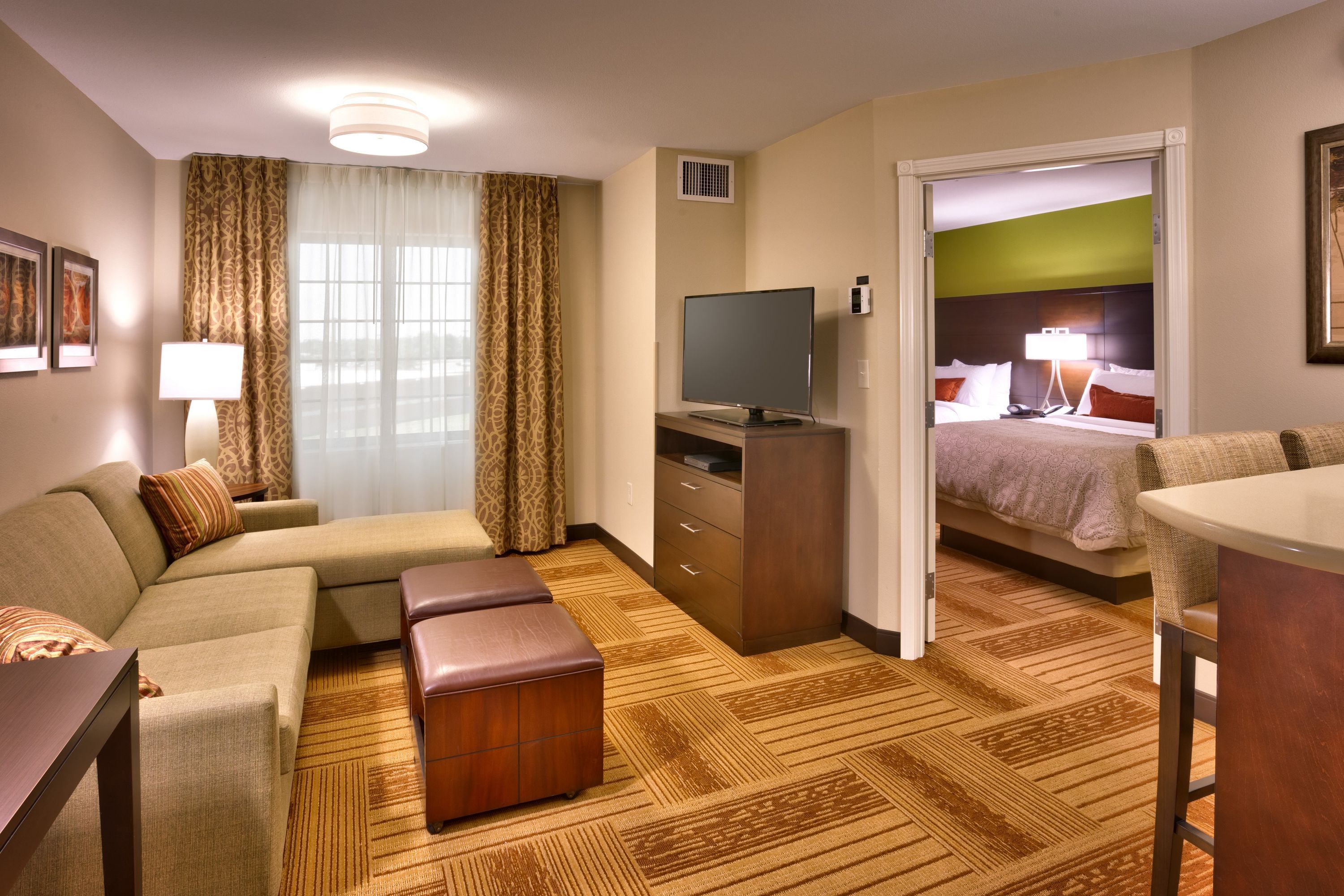Staybridge Suites Cheyenne By IHG - שאיין - סלון