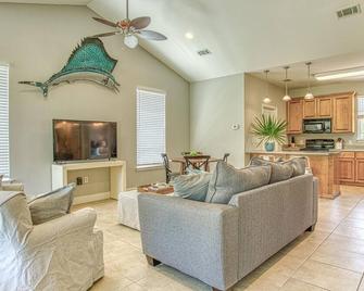 Flip Flop Cottage - Great rates and dog friendly with additional pet fee - Santa Rosa Beach - Sala de estar
