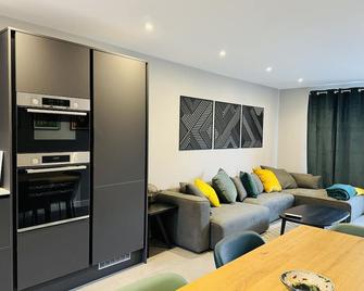 'lucky13' Modern Living On The Yorkshire Wolds Way - South Cave - Living room