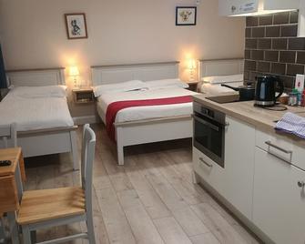 Matty's Pub - Apartment's - Muine Bheag - Slaapkamer