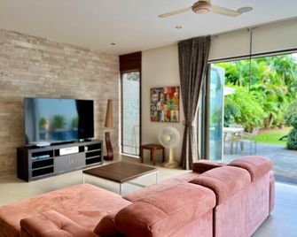 Baan Yamu By Resava Group - Pa Khlok - Pokój dzienny