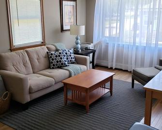 Comfortable Apartment for Traveling Professionals - Manchester - Living room