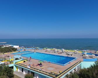 Happy Camp Mobile Homes In Camping Villa - Rosolina Mare - Pool