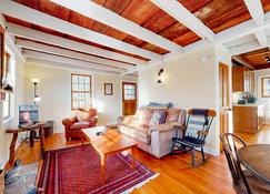 Riverside Cottage - Woodstock - Living room